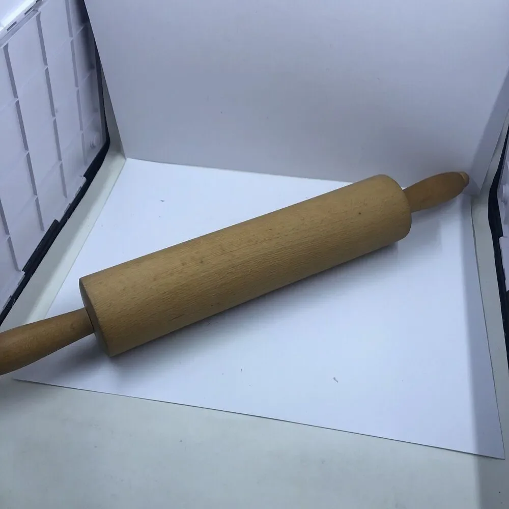 Wooden Rolling Pin Unbranded Weighs 1.25 Lbs.